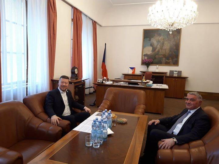 Դեսպան Աշոտ Հովակիմյանին ընդունեց Չեխիայի խորհրդարանի Պատգամավորների պալատի նախագահի տեղակալ, Ազատություն և ուղիղ ժողովրդավարություն կուսակցության ղեկավար Տոմիո Օկամուրան