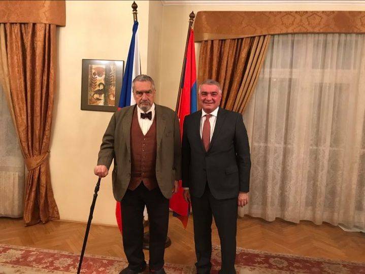 ՀՀ դեսպան Աշոտ Հովակիմյանը հյուրընկալեց Չեխիայի ականավոր քաղաքական գործիչ, Խորհրդարանի Պատգամավորների պալատի անդամ, նախկին արտգործնախարար և TOP 09 կուսակցության պատվավոր նախագահ Կարել Շվարցենբերգին
