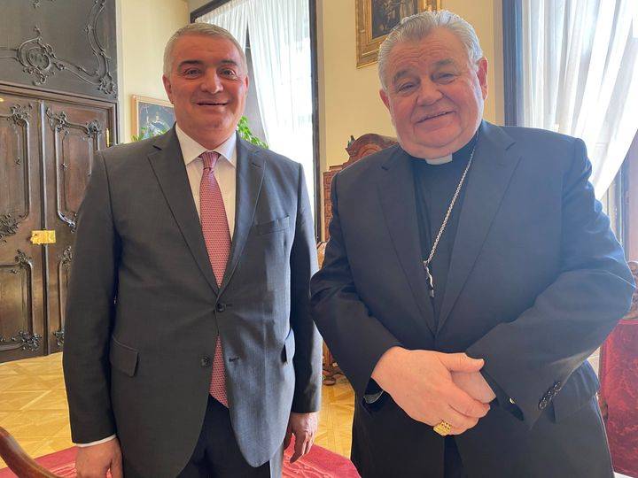On April 26 on the occasion of the 78th anniversary of the Archbishop of Prague, Cardinal Dominik Duka, Ambassador Ashot Hovakimian visited the longtime friend of the Armenian people