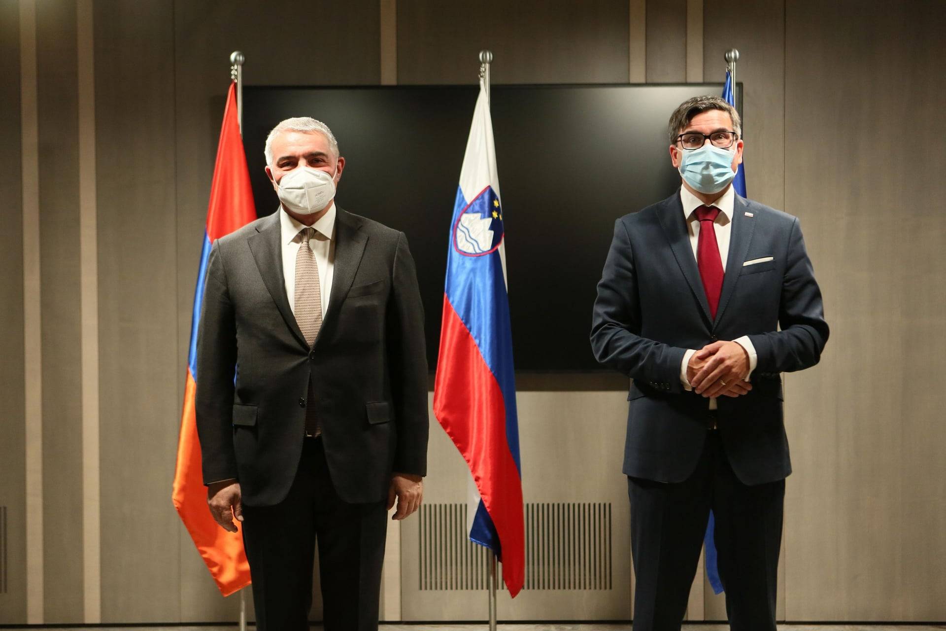 Ամբողջ ալբոմ