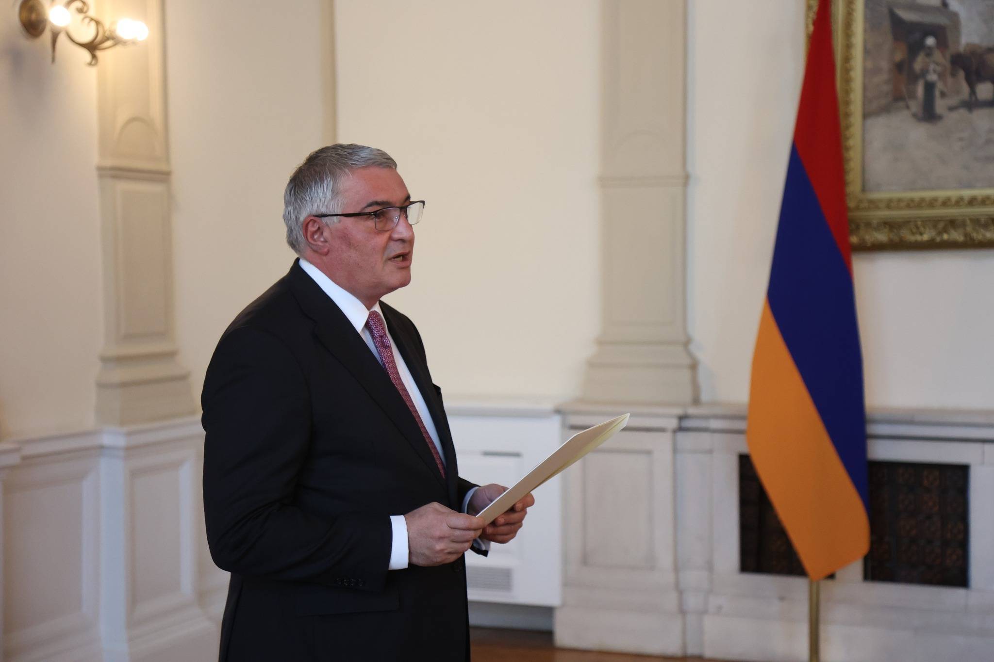 Ամբողջ ալբոմ