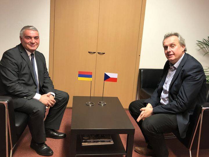Դեսպան Աշոտ Հովակիմյանին ընդունել է Չեխիայի Ազգային անվտանգության հարցերով խորհրդական, վարչապետի Եվրոպական հարցերով խորհրդական և Եվրոպական հարցերով նախարարի տեղակալ Տոմաշ Պոյարը