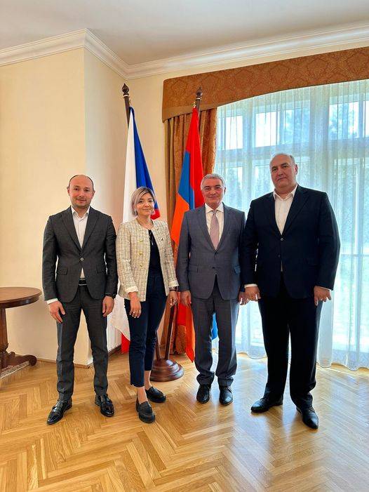 Ambassador Ashot Hovakimian hosted the delegation of the Public Services Regulatory Commission of the Republic of Armenia, headed by the Chairman Garegin Baghramyan, in Prague on a working visit