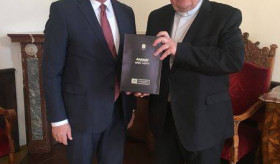 Ambassador Ashot Hovakimian visited the Archdiocese of Prague and congratulated the former leader of the Czech Catholic Church, Cardinal Dominik Duka