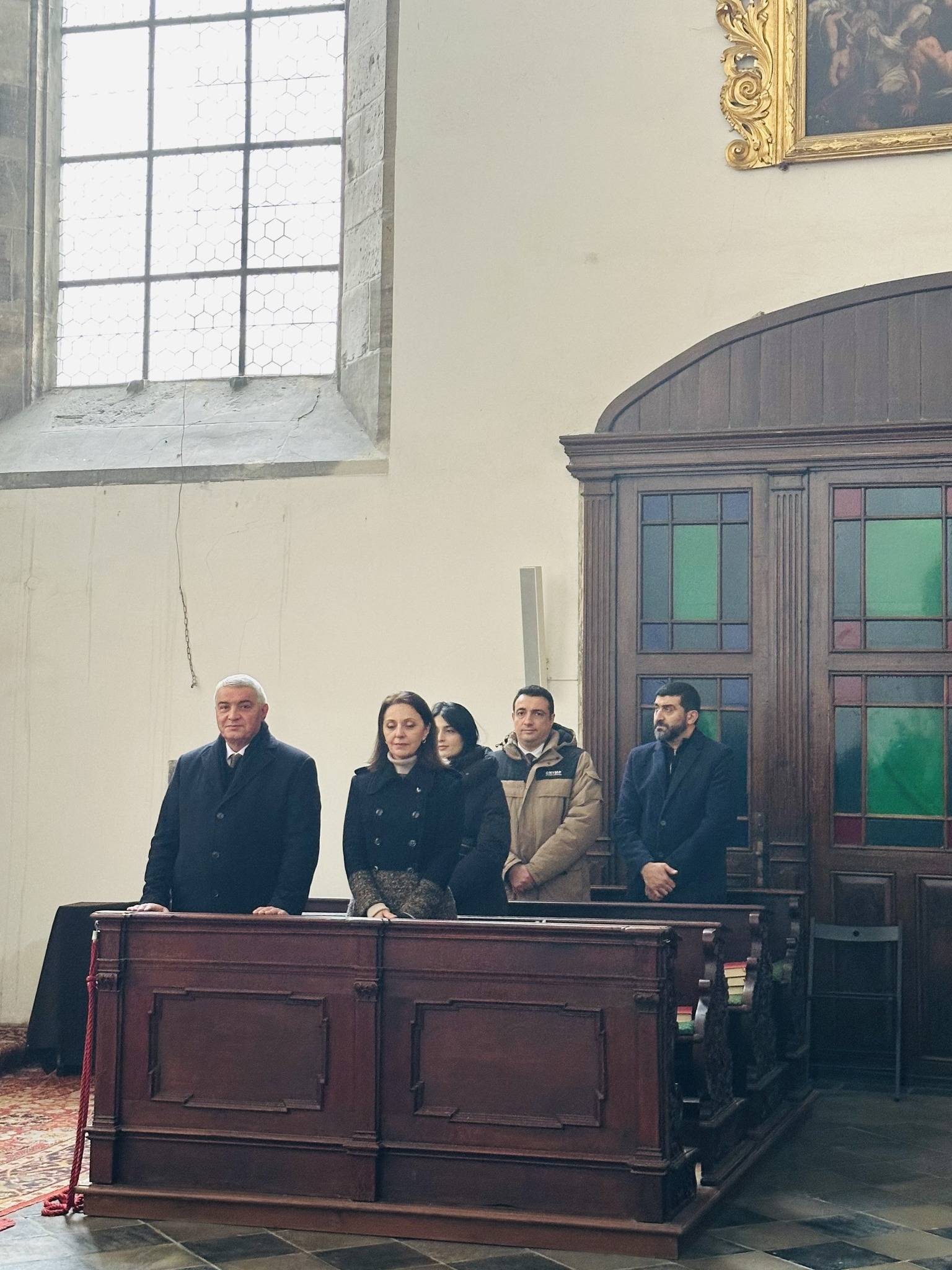 Ամբողջ ալբոմ