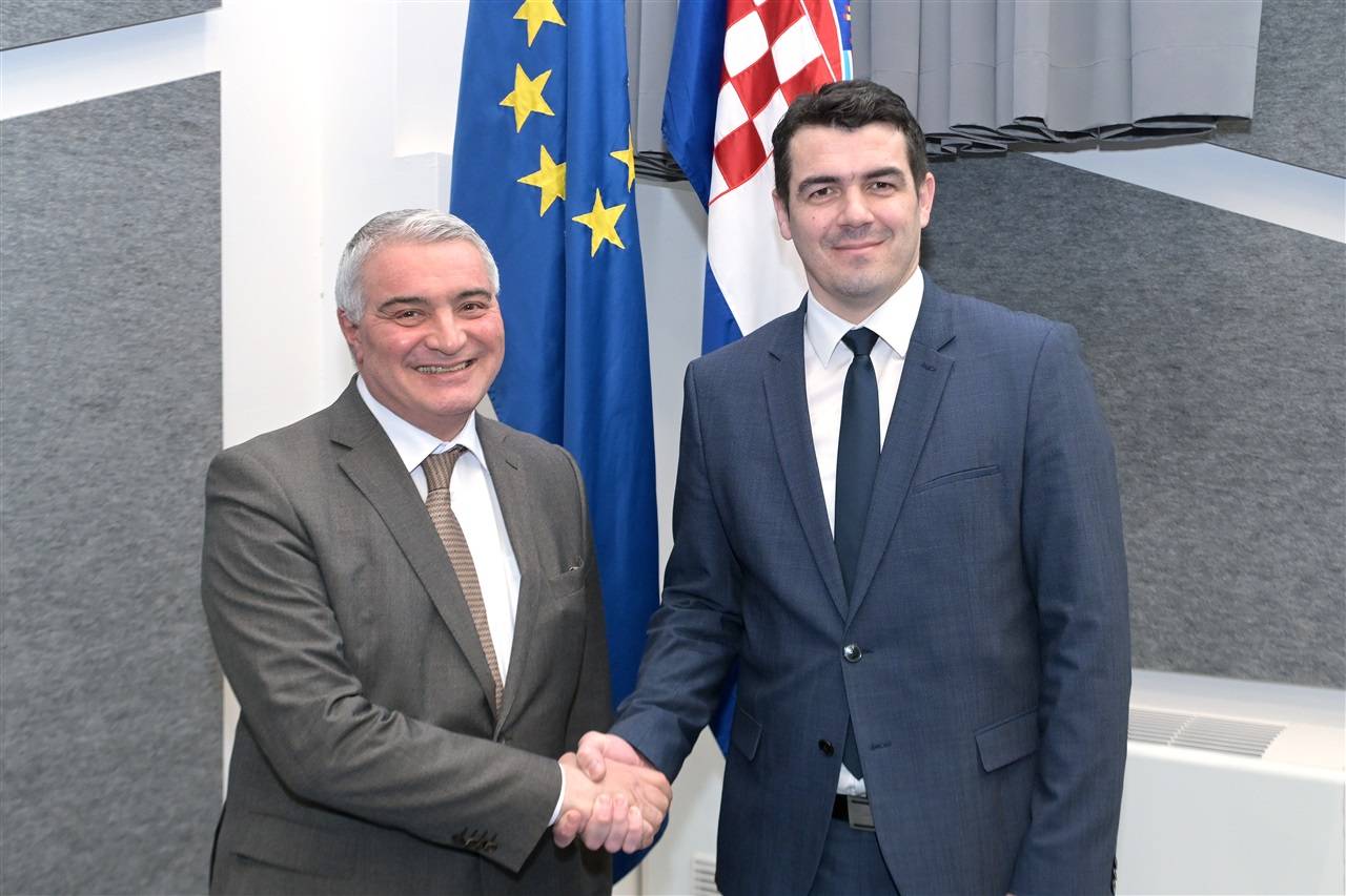 Ամբողջ ալբոմ