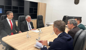 Հոկտեմբերի 1-ին ՀՀ դեսպան Աշոտ Հովակիմյանը Բելգրադում հանդիպումներ ունեցավ Սերբիայի Եվրոպական ինտեգրման նախարար Նեմանյա Ստարովիչի, Կրթության նախարար Դեյան Վուկ Ստանկովիչի և Արտաքին գործերի նախարարության պետական քարտուղար Նեվենա Յովանովիչի հետ։