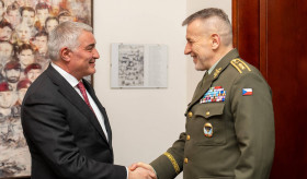 Հունվարի 27-ին Չեխիայում ՀՀ դեսպան Աշոտ Հովակիմյանը Չեխիայի Գլխավոր շտաբի պետի առաջին տեղակալին է ներկայացրել Չեխիայում ՀՀ նորանշանակ ռազմական կցորդ, գնդապետ Արայիկ Բարսեղյանին