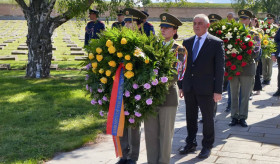 Ambassador Laid a Wreath at the Terez&iacute;n Memorial in Honor of the Thousands of Victims of the Concentration Camp