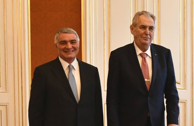 Դեսպան Աշոտ Հովակիմյանի հավատարմագրերի հանձնումը Չեխիայի Հանրապետության նախագահ Միլոշ Զեմանին