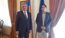 Դեսպանի հանդիպումը Ցեղասպանությունների ուսումնասիրման Թերեզինշտադտի կենտրոնի գործադիր տնօրեն Շիմոն Կրբեցի հետ