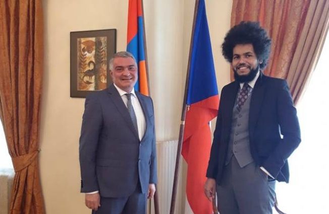Դեսպան Աշոտ Հովակիմյանի հանդիպումը Չեխիայի խորհրդարանի Պատգամավորների Պալատի անդամ Դոմինիկ Ֆերիի հետ
