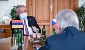 Դեսպան Աշոտ Հովակիմյանին ընդունեց Չեխիայի Խորհրդարանի Սենատի փոխնախագահ Յիրժի Օբերֆալցերը
