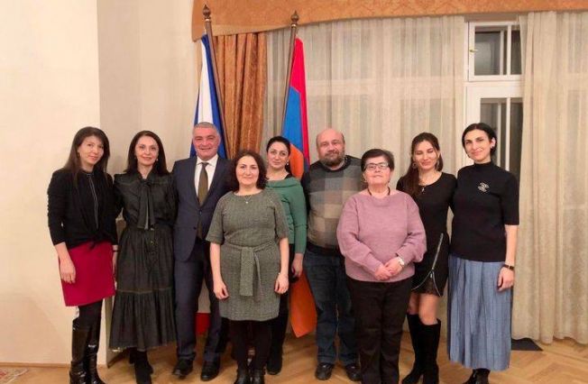 Ambassador Ashot Hovakimian and his spouse hosted the directorship and teaching staff of the Prague Armenian Saturday School