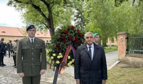 ՀՀ դեսպան Աշոտ Հովակիմյանը մասնակցեց Տերեզինի հուշահամալիրում անցկացվող ոգեկոչման և ծաղկեպսակների զետեղման արարողությանը