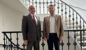 ՀՀ դեսպան Աշոտ Հովակիմյանին հյուրընկալեց «Մարդը կարիքի մեջ» չեխական մարդասիրական կազմակերպության տնօրեն Շիմոն Պանեկը