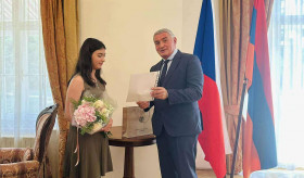 ՀՀ դեսպան Աշոտ Հովակիմյանը հյուրընկալեց Պրահայի հայկական շաբաթօրյա դպրոցի 2024-2025թթ. ուսումնական տարվա լավագույն աշակերտուհի Մարիա Կասպարովային