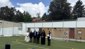 ՀՀ դեսպանության երրորդ քարտուղար, հյուպատոս Էմմա Պառավյանը Սուրբ Ավգուստինի դպրոցի տարածքում ներկա գտնվեց Պրահայի նորաբաց հայկական շաբաթօրյա դպրոցի մեկնարկի արարողությանը