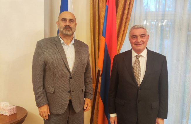 ՀՀ դեսպան Աշոտ Հովակիմյանը հյուրընկալեց Չեխիայի Խորհրդարանի Պատգամավորների պալատի պատգամավոր, Քրիստոնեա-դեմոկրատական կուսակցության (KDU-ČSL) պատգամավորական խմբի ղեկավար, Հայաստան-Չեխիա պատգամավորական բարեկամական խմբի անդամ Ալեշ Դուֆեկին