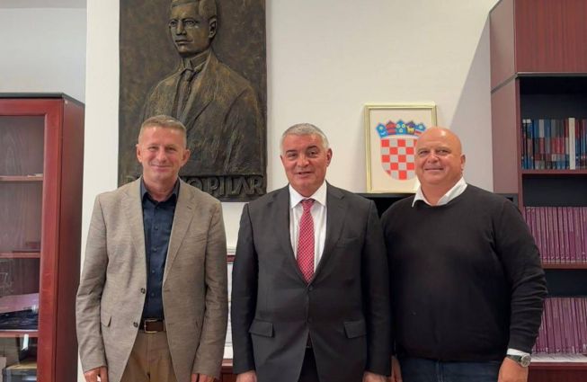 On September 29, within the framework of the working visit to Croatia, Ambassador Ashot Hovakimian visited the Ivo Pilar Institute of Social Sciences in Zagreb