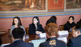 Նոյեմբերի 12-ին դեսպանության երրորդ քարտուղար, հյուպատոս Էմմա Պառավյանը ներկա գտնվեց ՄԱԿ-ի Միգրացիայի միջազգային կազմակերպության Չեխիայի գրասենյակի կազմակերպած կլոր սեղան քննարկմանը