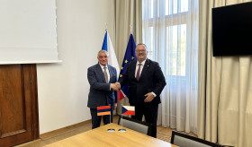 Ambassador Ashot Hovakimian was received by Ivan Bedn&aacute;rik, Minister of Transport of the Czech Republic