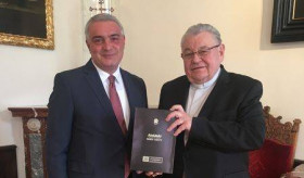Ambassador Ashot Hovakimian visited the Archdiocese of Prague and congratulated the former leader of the Czech Catholic Church, Cardinal Dominik Duka